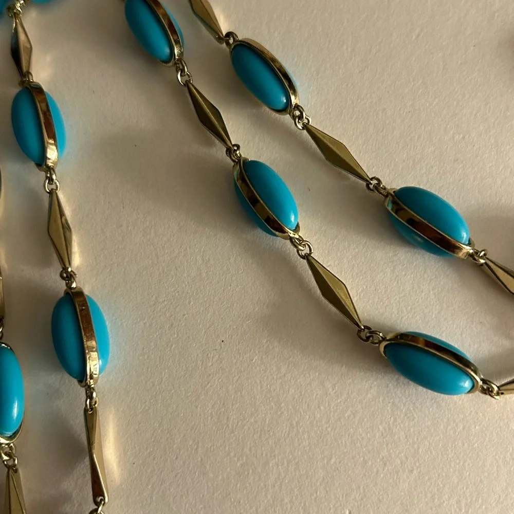 J.Crew Necklace Turquoise double sided Oval Beads, gold Diamond-shape links 34”